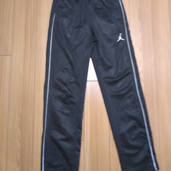 Jordan boys youth pants size US 10_12 Yrs black used - Picture 2 of 7